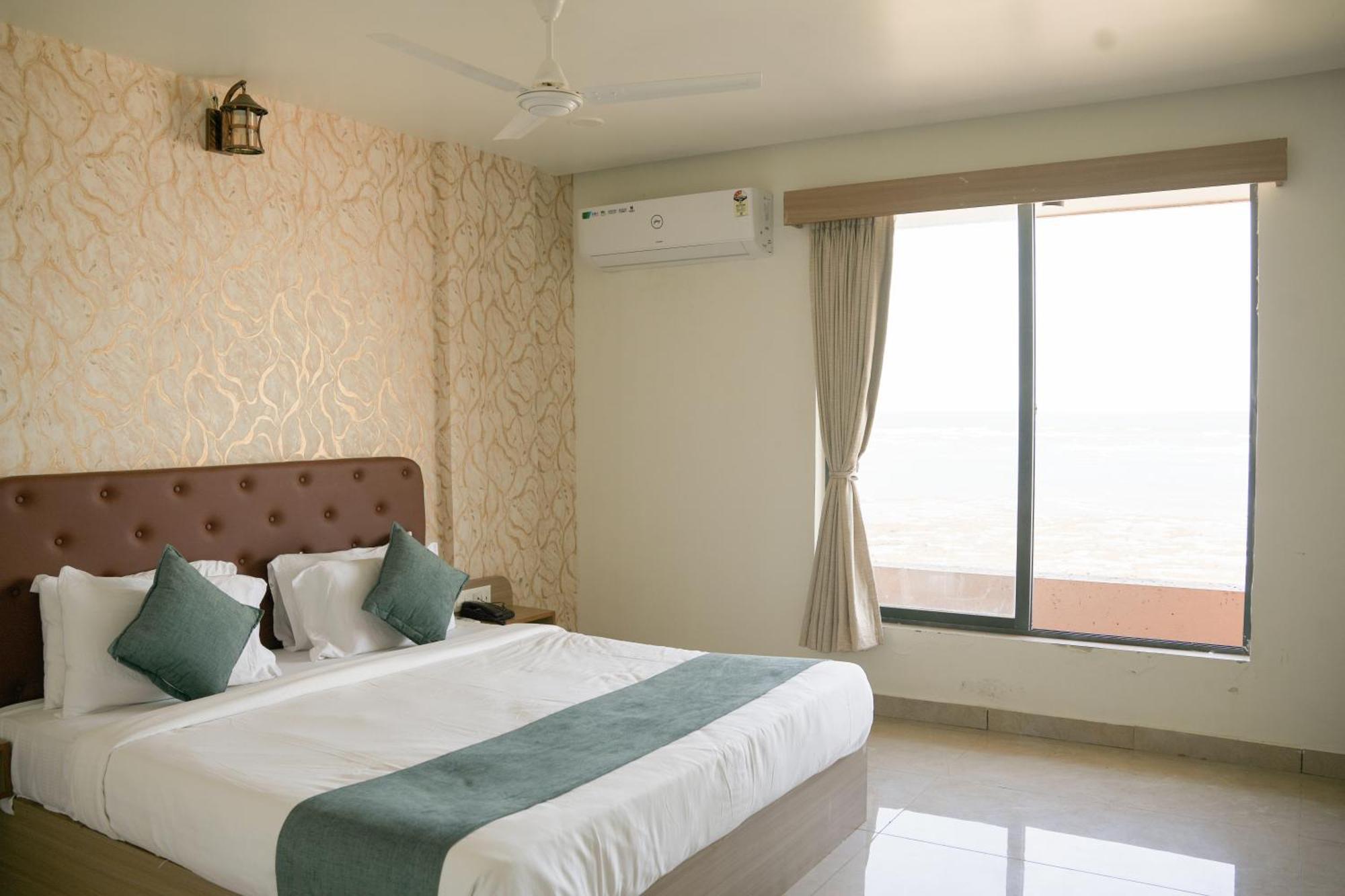 The Sky Comfort Beach Hotel, Dwarka Exterior photo