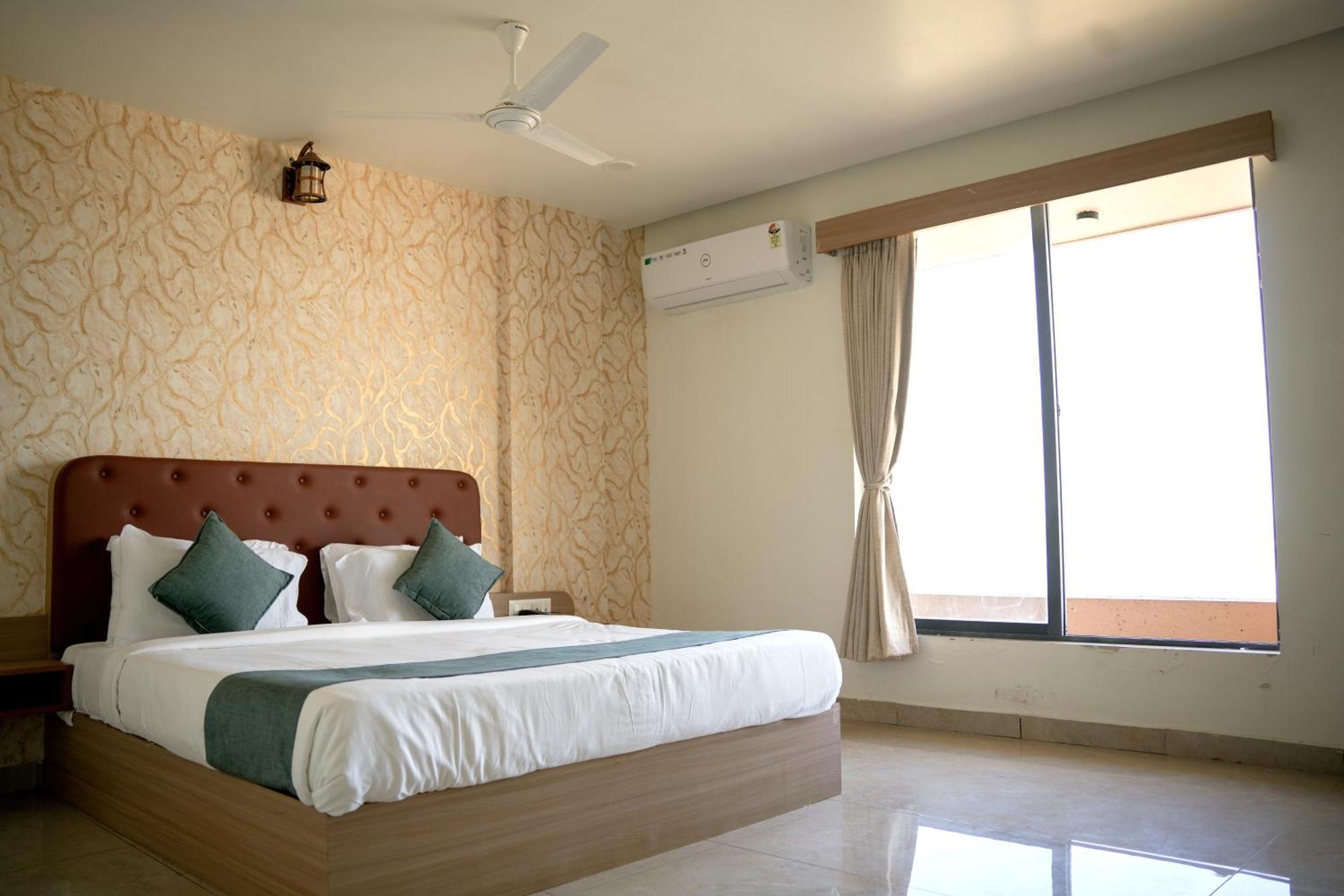 The Sky Comfort Beach Hotel, Dwarka Exterior photo