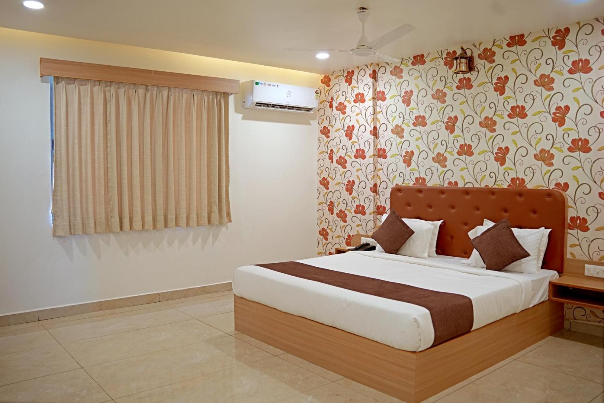 The Sky Comfort Beach Hotel, Dwarka Exterior photo