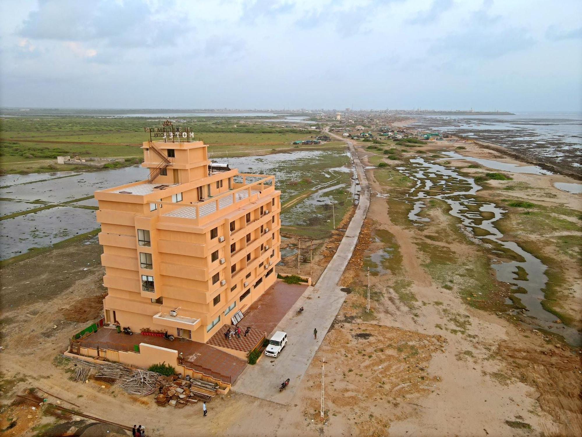 The Sky Comfort Beach Hotel, Dwarka Exterior photo