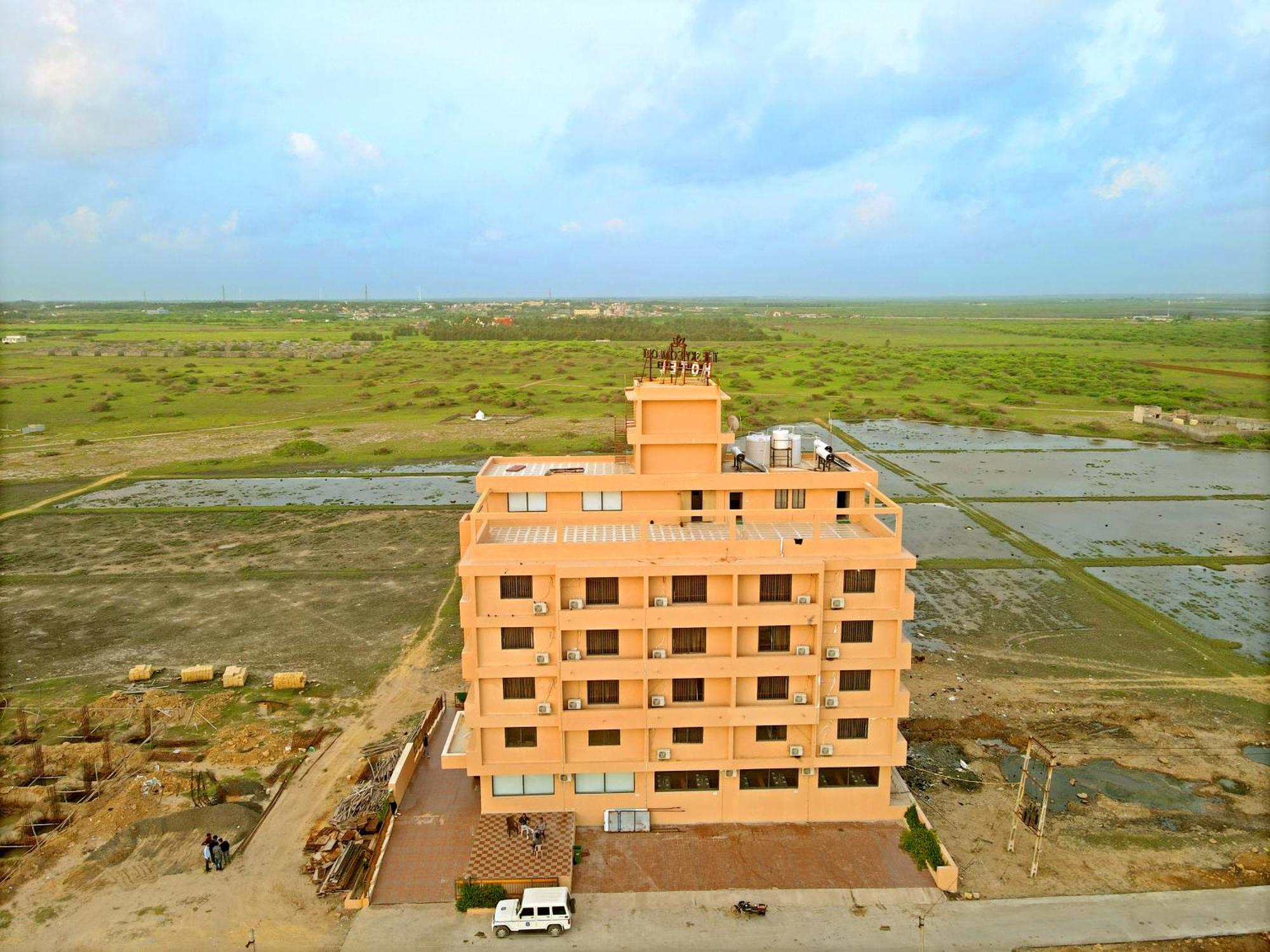 The Sky Comfort Beach Hotel, Dwarka Exterior photo